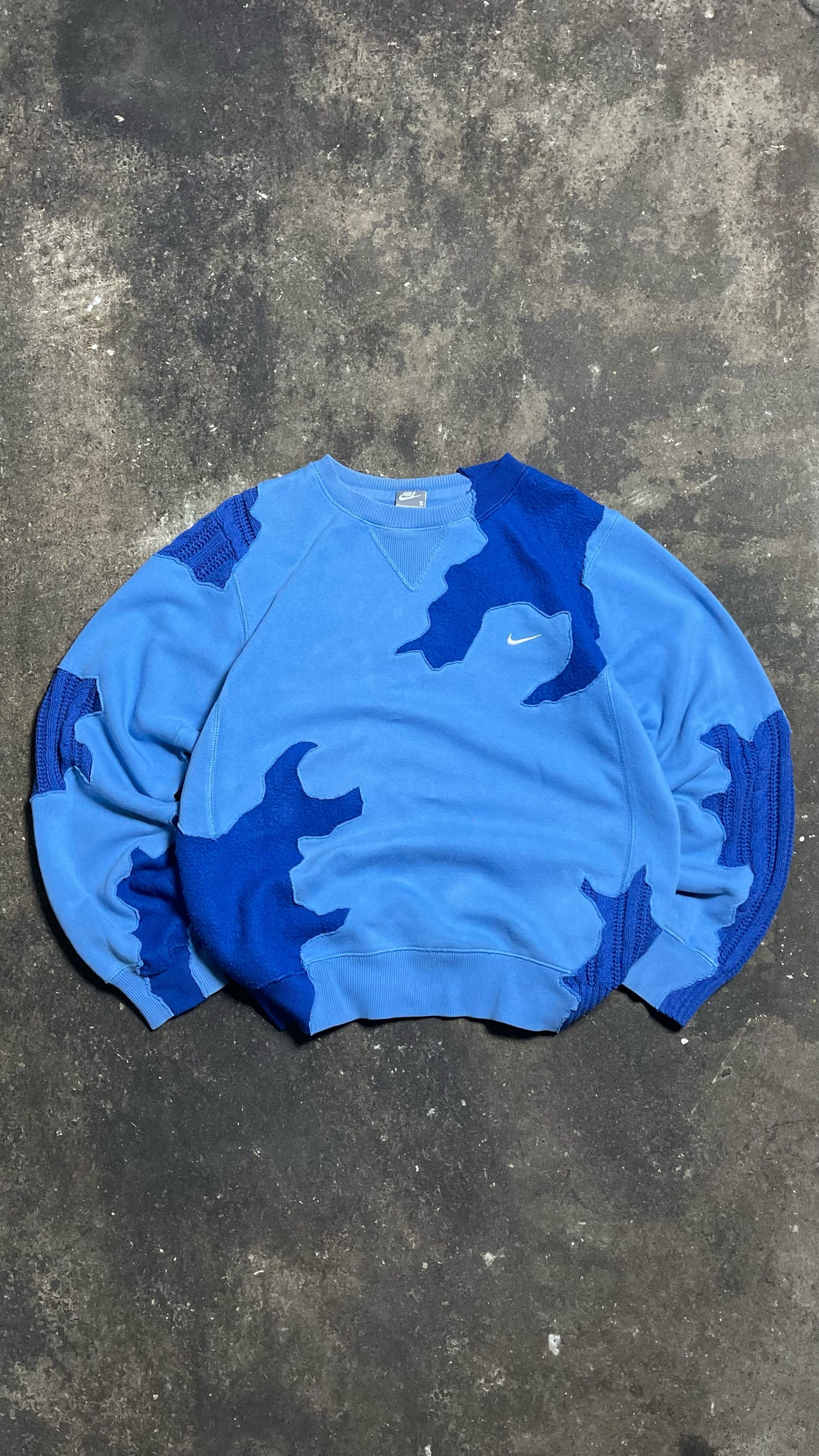 VINTAGE 00´S UPCYCLED NIKE SWEATSHIRT