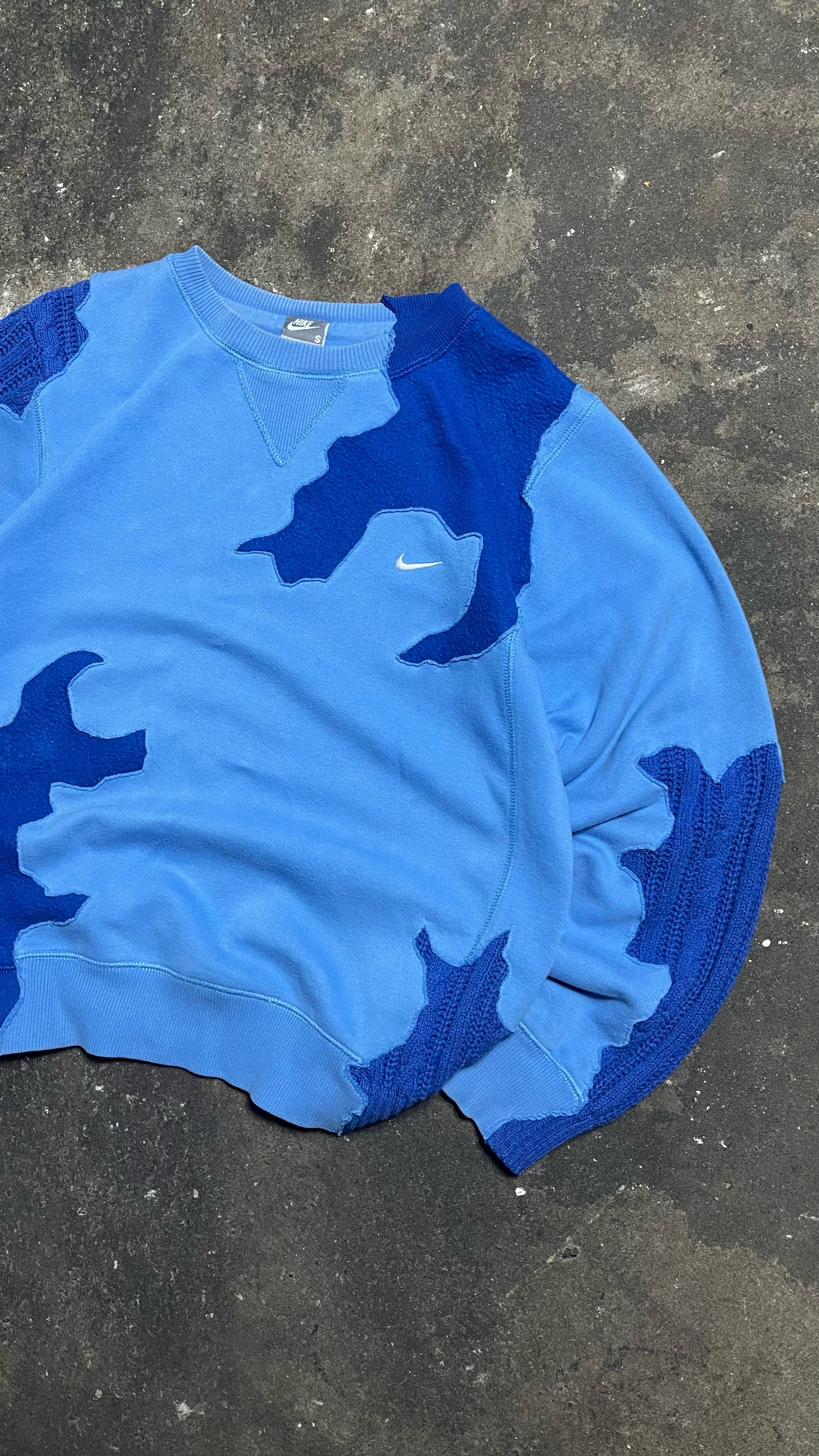 VINTAGE 00´S UPCYCLED NIKE SWEATSHIRT