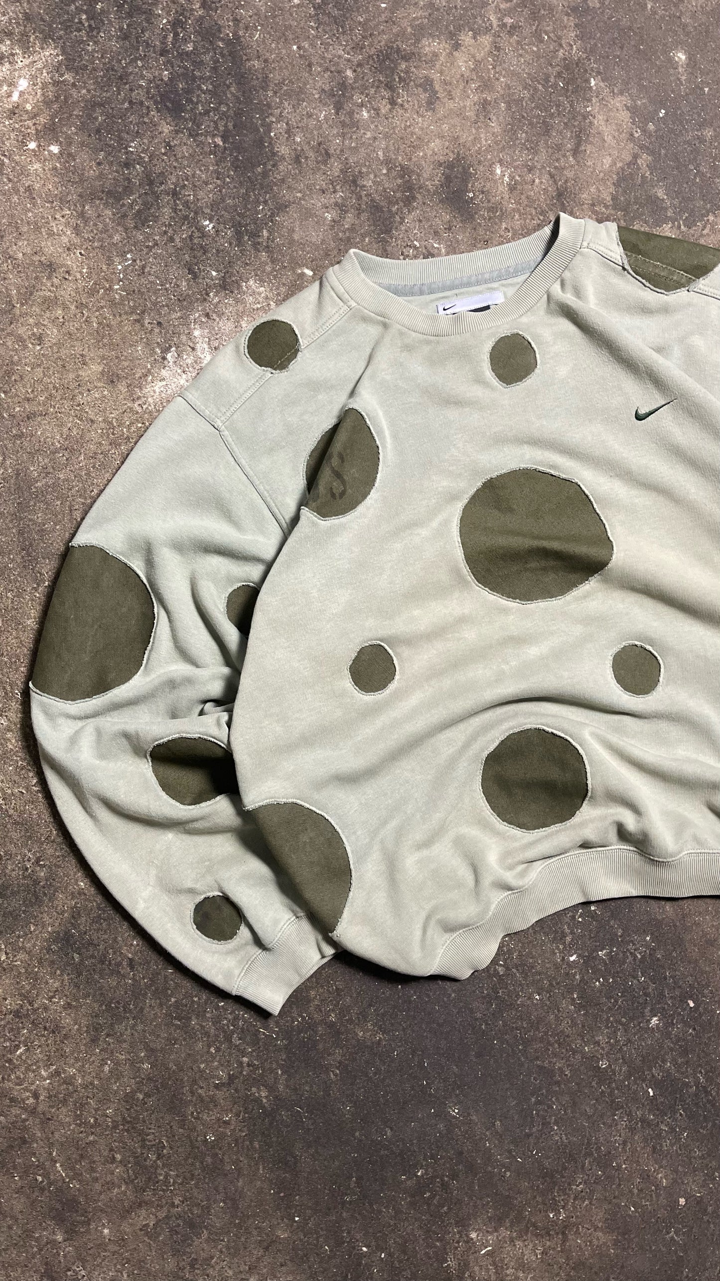 VINTAGE 00´S UPCYCLED NIKE SWEATSHIRT