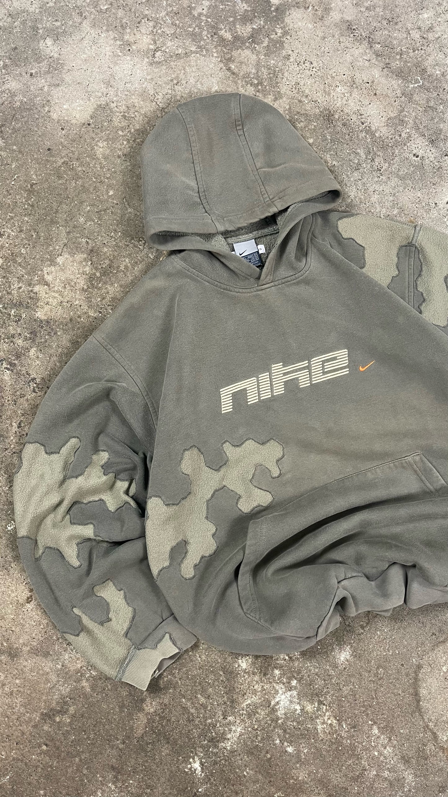 UPCYCLED 2000S VINTAGE NIKE SWEATSHIRT - ART CONTROLS US