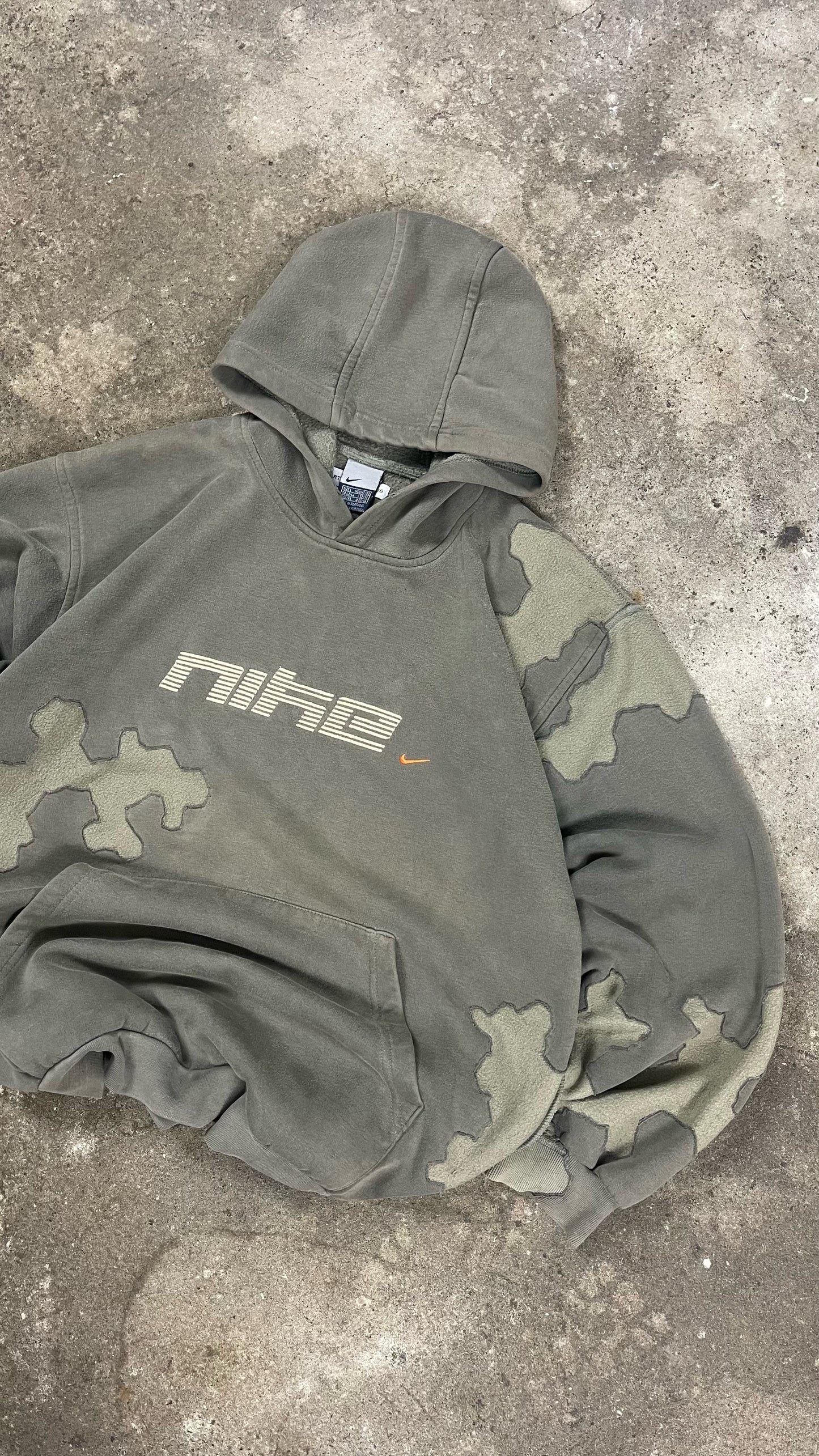 UPCYCLED 2000S VINTAGE NIKE SWEATSHIRT - ART CONTROLS US