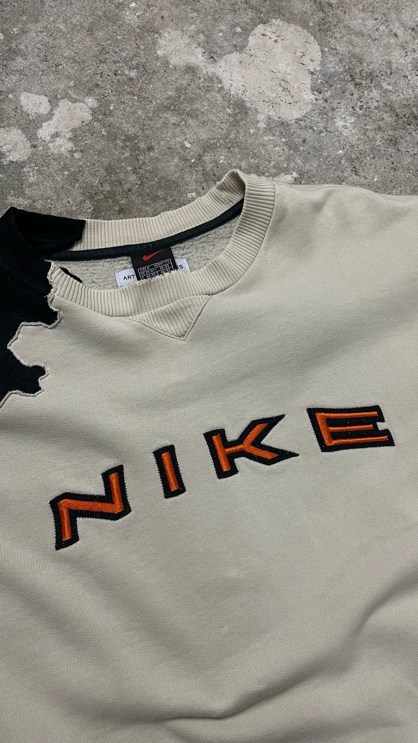 UPCYCLED 1990S VINTAGE NIKE SWEATSHIRT