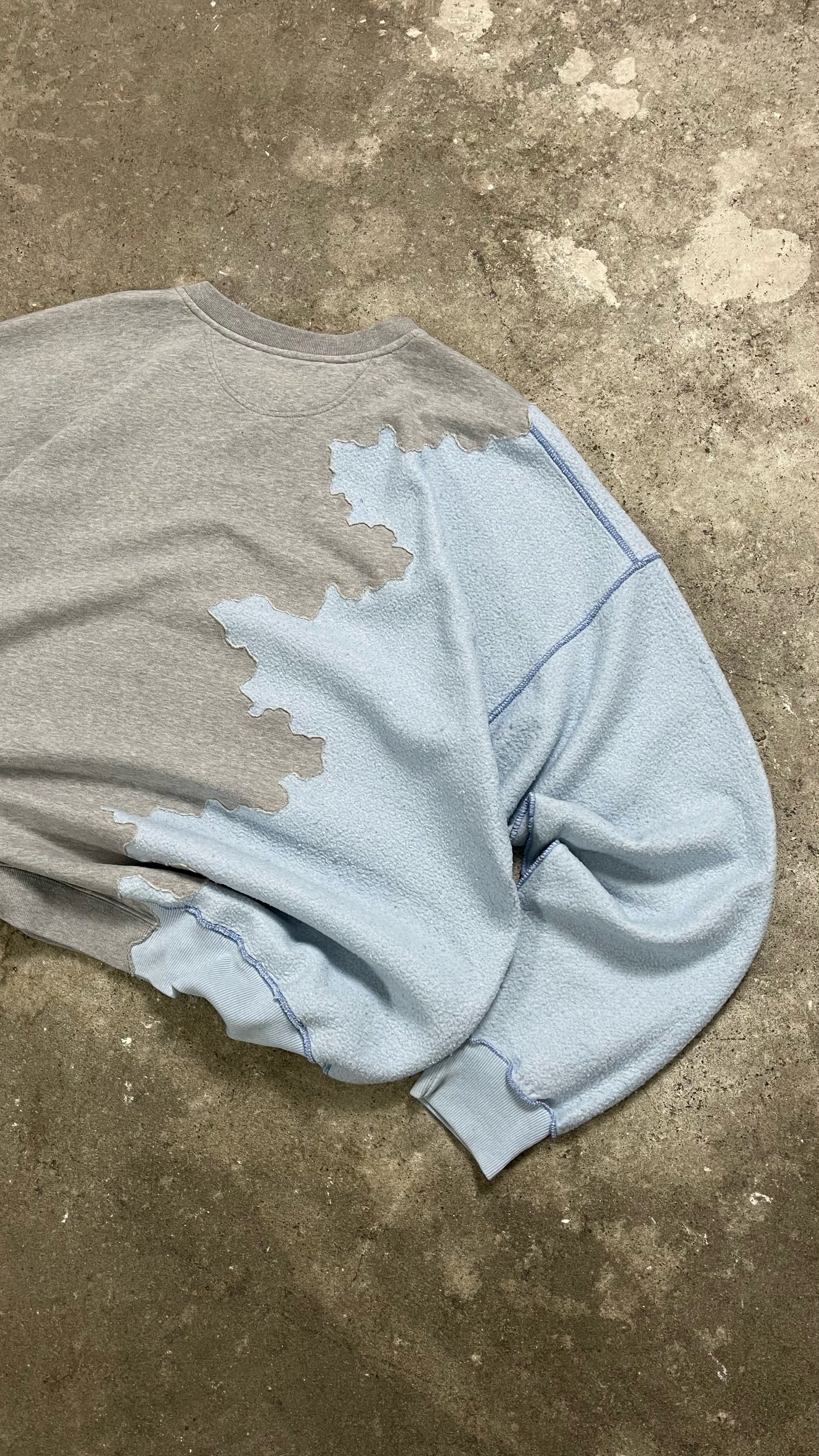 UPCYCLED 2000S VINTAGE NIKE SWEATSHIRT
