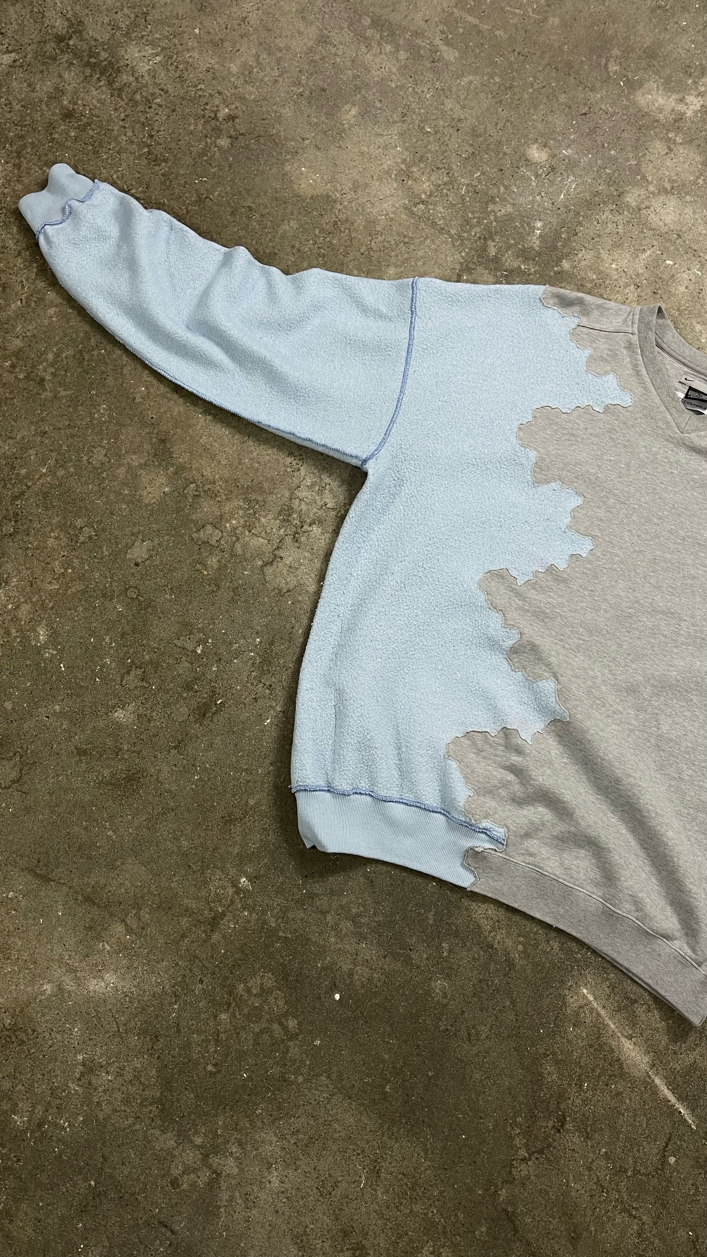 UPCYCLED 2000S VINTAGE NIKE SWEATSHIRT