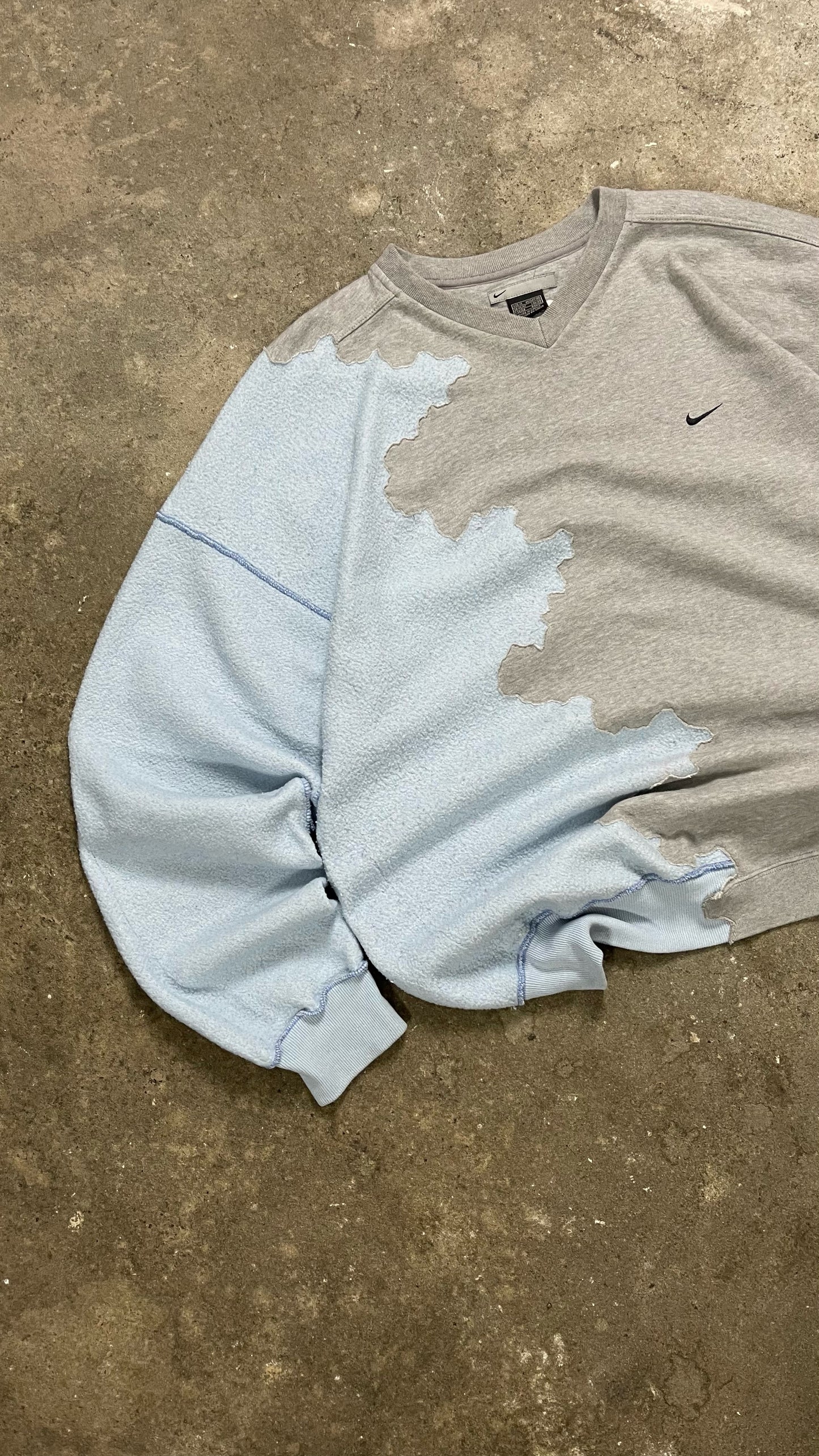UPCYCLED 2000S VINTAGE NIKE SWEATSHIRT