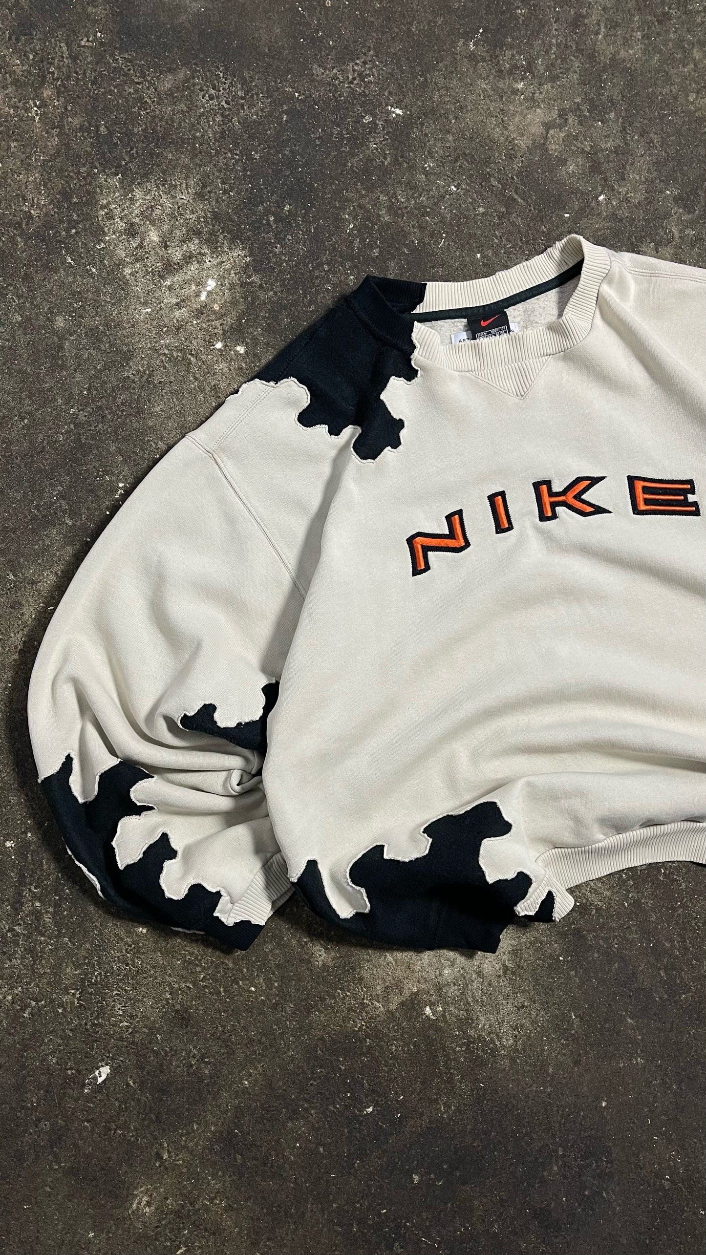 UPCYCLED 1990S VINTAGE NIKE SWEATSHIRT