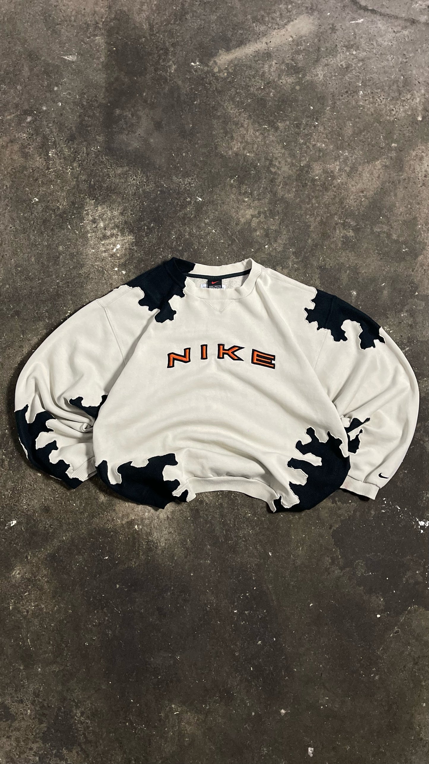 UPCYCLED 1990S VINTAGE NIKE SWEATSHIRT