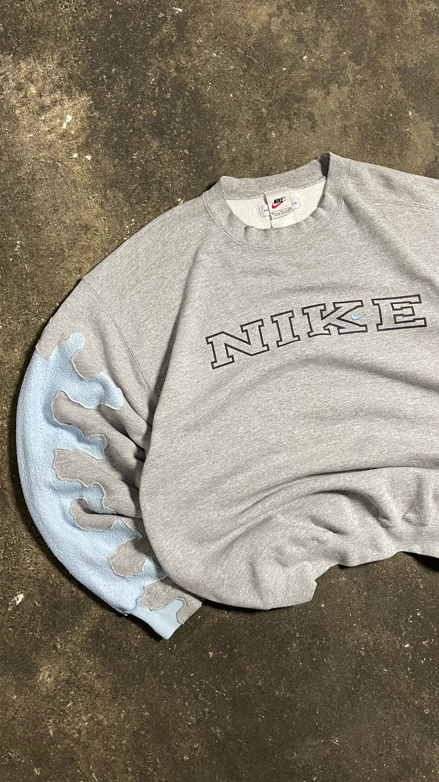 UPCYCLED 1990S VINTAGE NIKE SWEATSHIRT