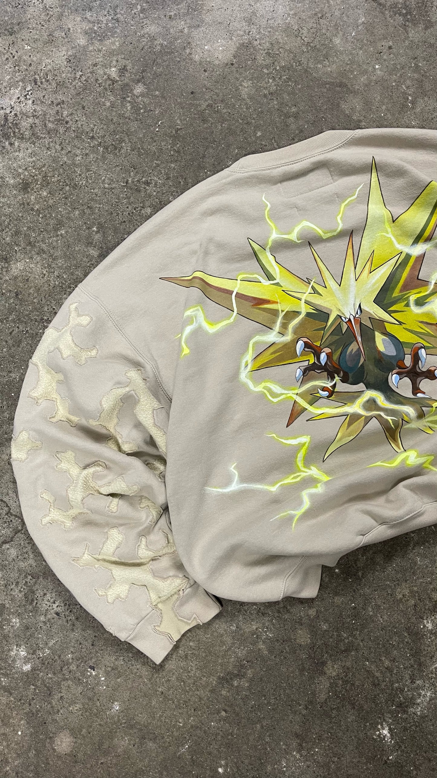 ART CONTROLS US X CAMPANULA CUSTOM UPCYCLED 2000S VINTAGE RUSSEL POKÉMON ZAPDOS SWEATSHIRT - ART CONTROLS US