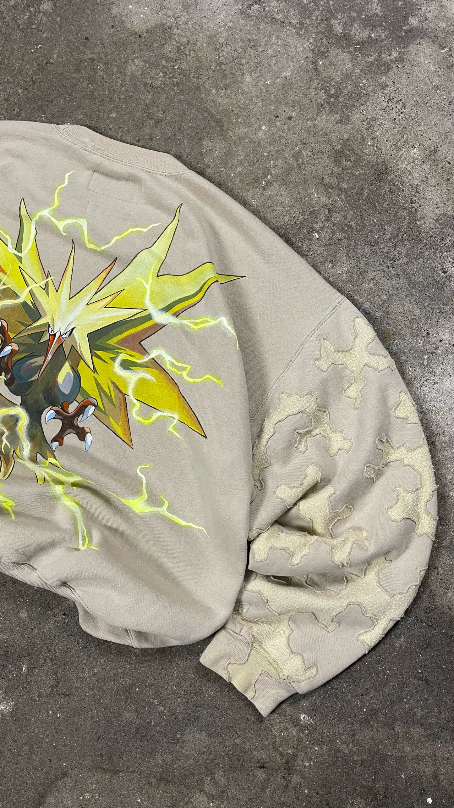 ART CONTROLS US X CAMPANULA CUSTOM UPCYCLED 2000S VINTAGE RUSSEL POKÉMON ZAPDOS SWEATSHIRT - ART CONTROLS US