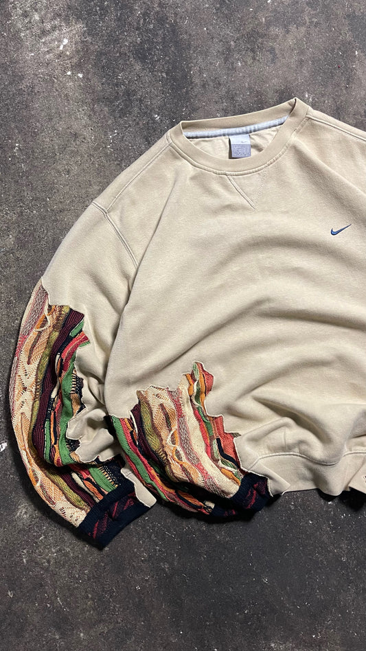 VINTAGE 00´S UPCYCLED NIKE SWEATSHIRT - ART CONTROLS US