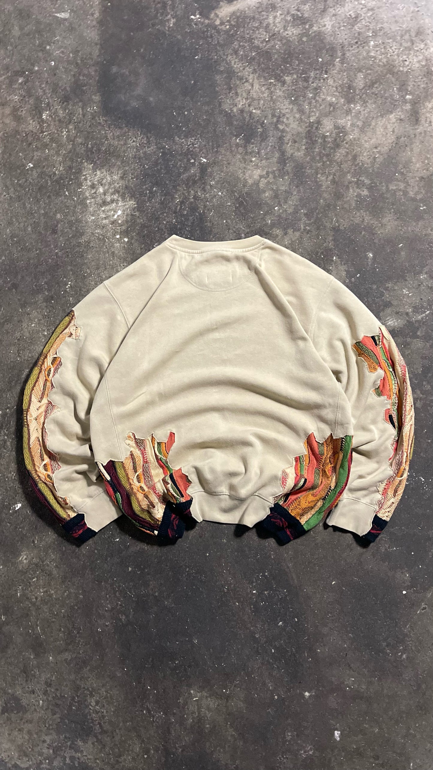 VINTAGE 00´S UPCYCLED NIKE SWEATSHIRT - ART CONTROLS US
