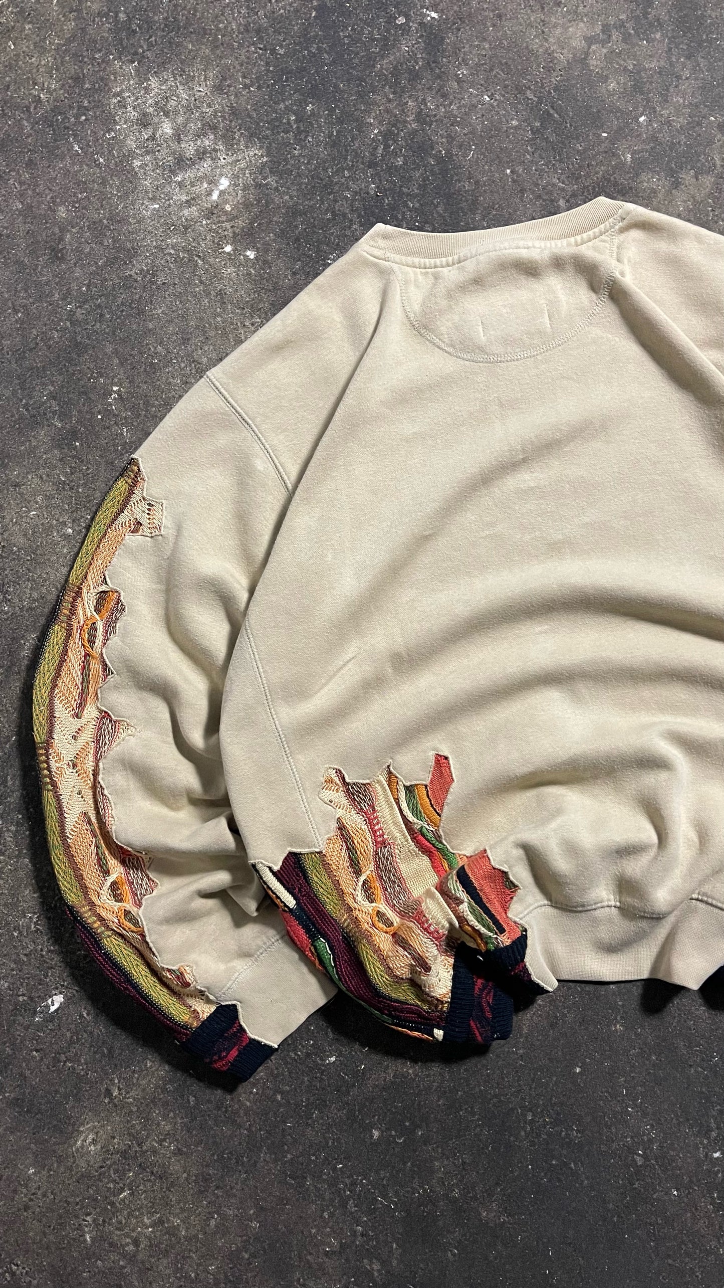 VINTAGE 00´S UPCYCLED NIKE SWEATSHIRT - ART CONTROLS US