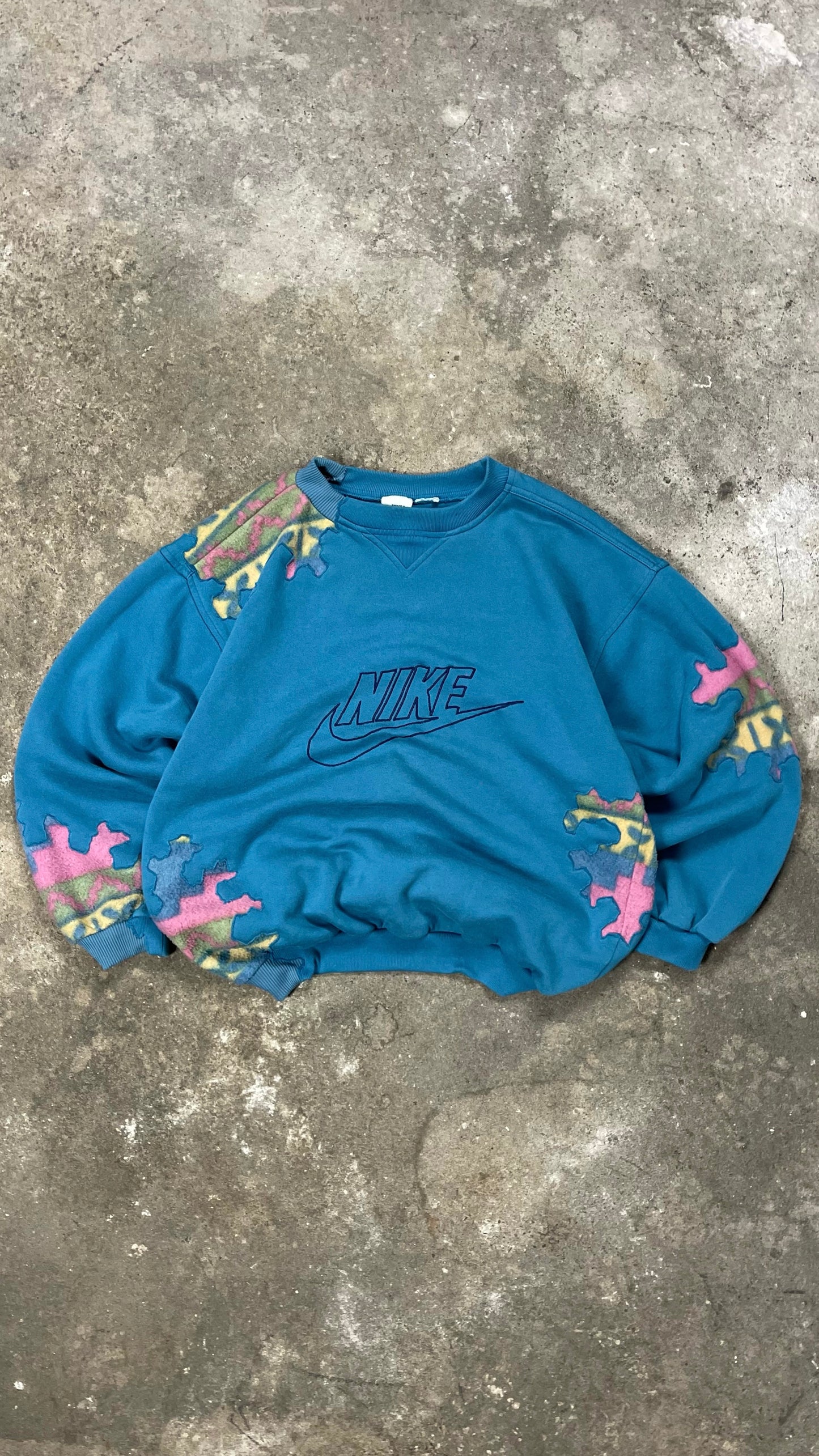 UPCYCLED 2000S VINTAGE NIKE SWEATSHIRT - ART CONTROLS US