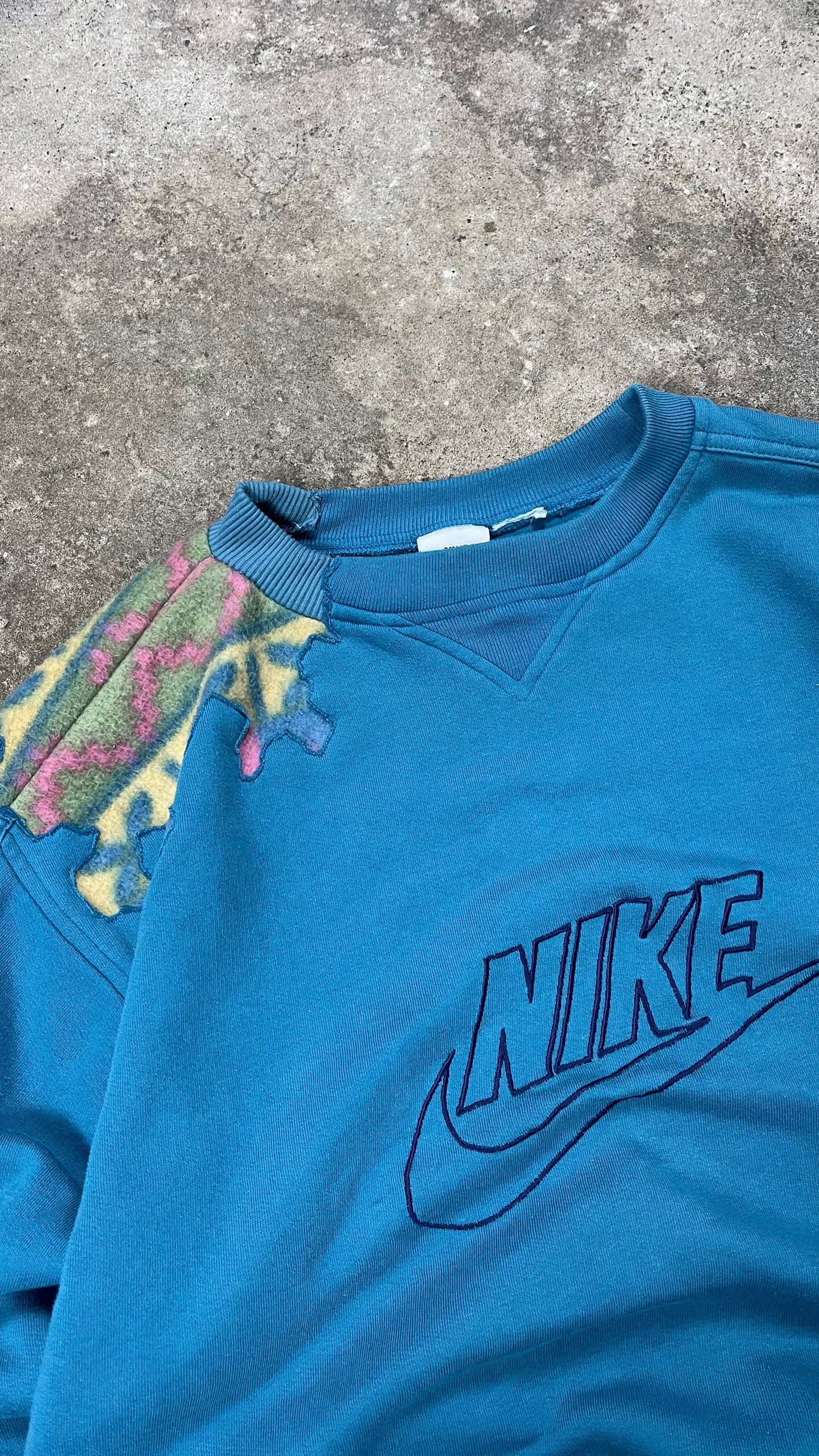 UPCYCLED 2000S VINTAGE NIKE SWEATSHIRT - ART CONTROLS US
