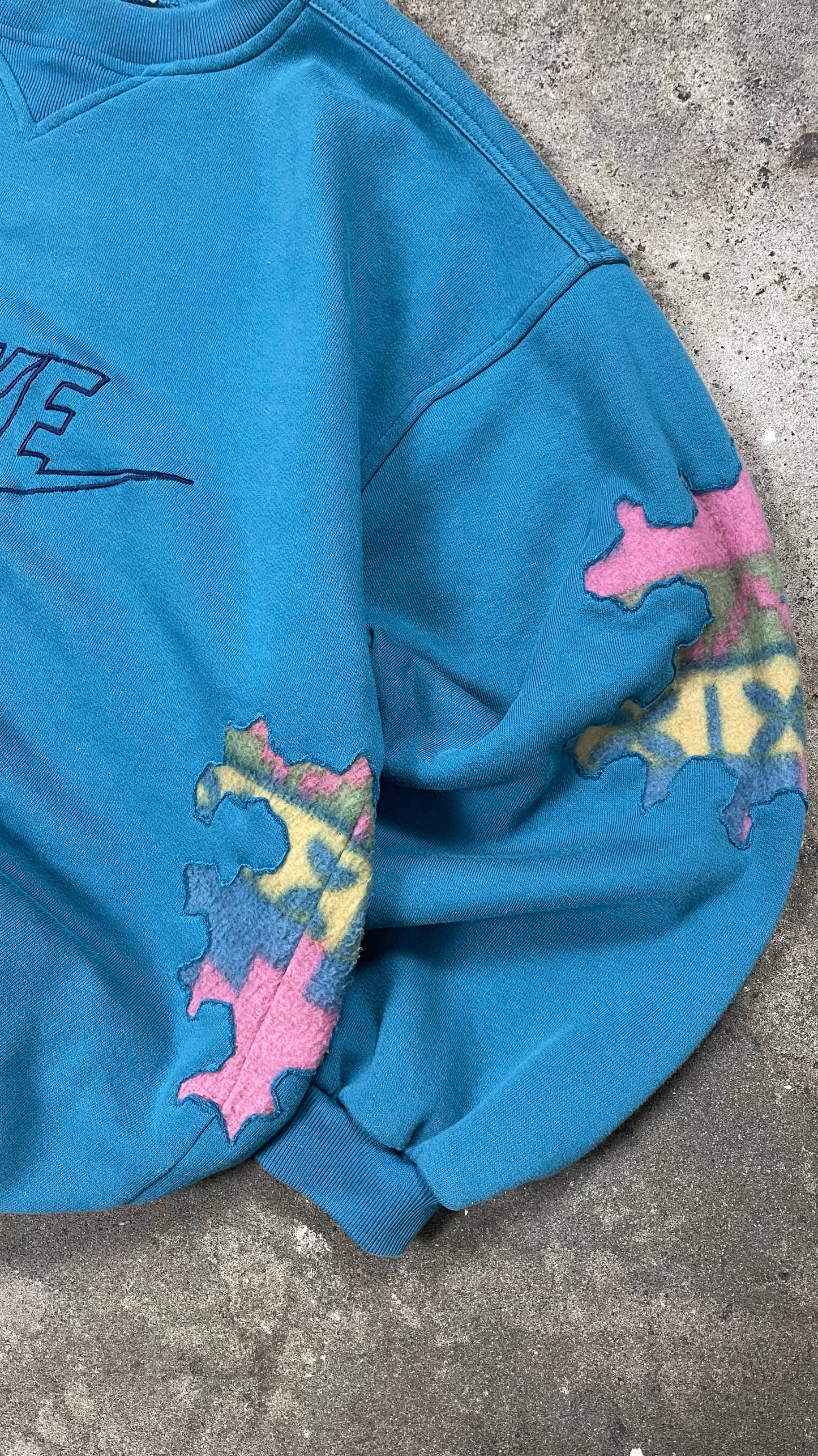 UPCYCLED 2000S VINTAGE NIKE SWEATSHIRT - ART CONTROLS US