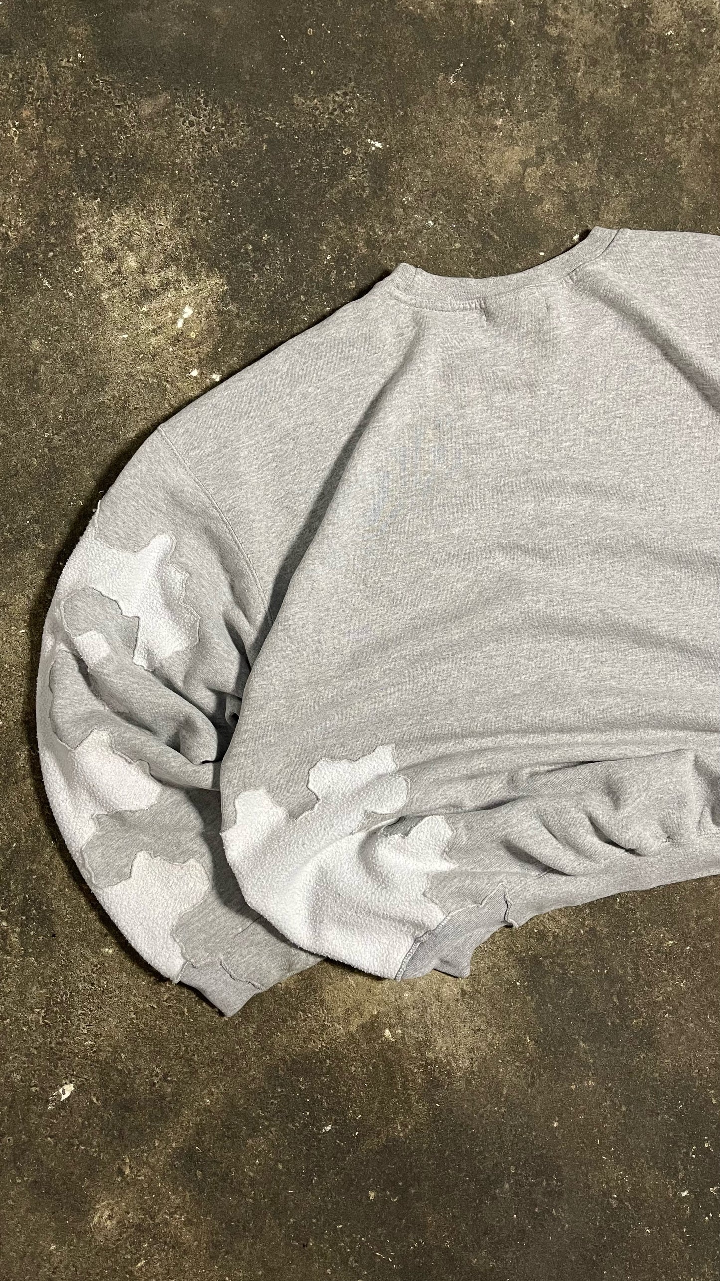 VINTAGE 90´S UPCYCLED NIKE SWEATSHIRT - ART CONTROLS US
