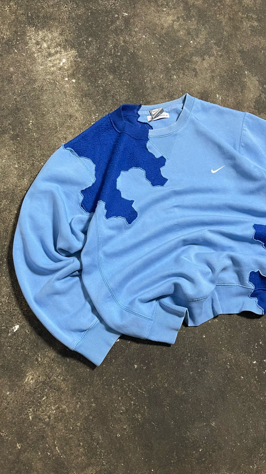 VINTAGE 00´S UPCYCLED NIKE SWEATSHIRT - ART CONTROLS US