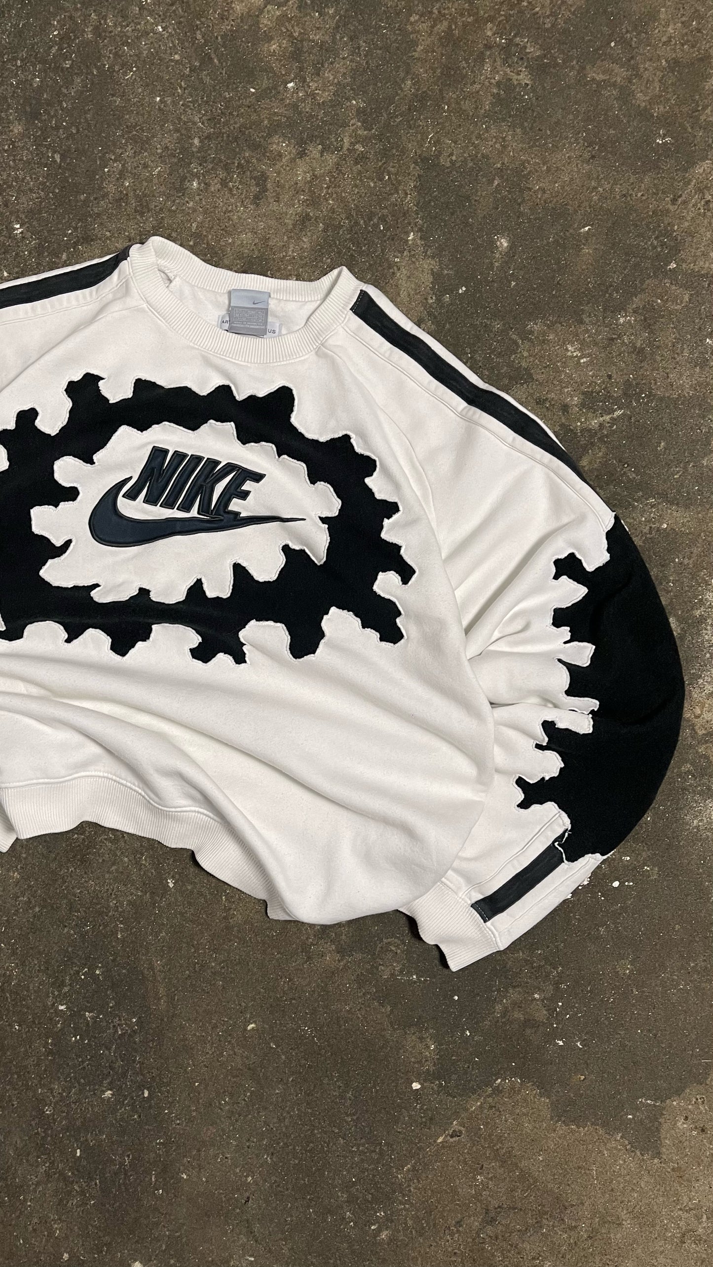 VINTAGE 00´S UPCYCLED NIKE SWEATSHIRT