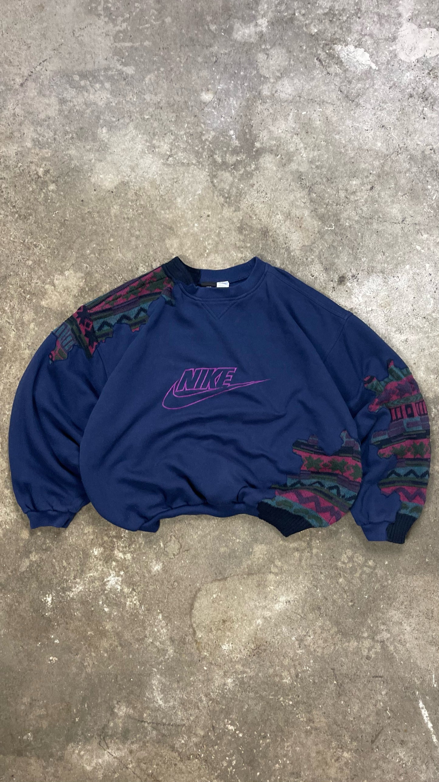 UPCYCLED 2000S VINTAGE NIKE SWEATSHIRT