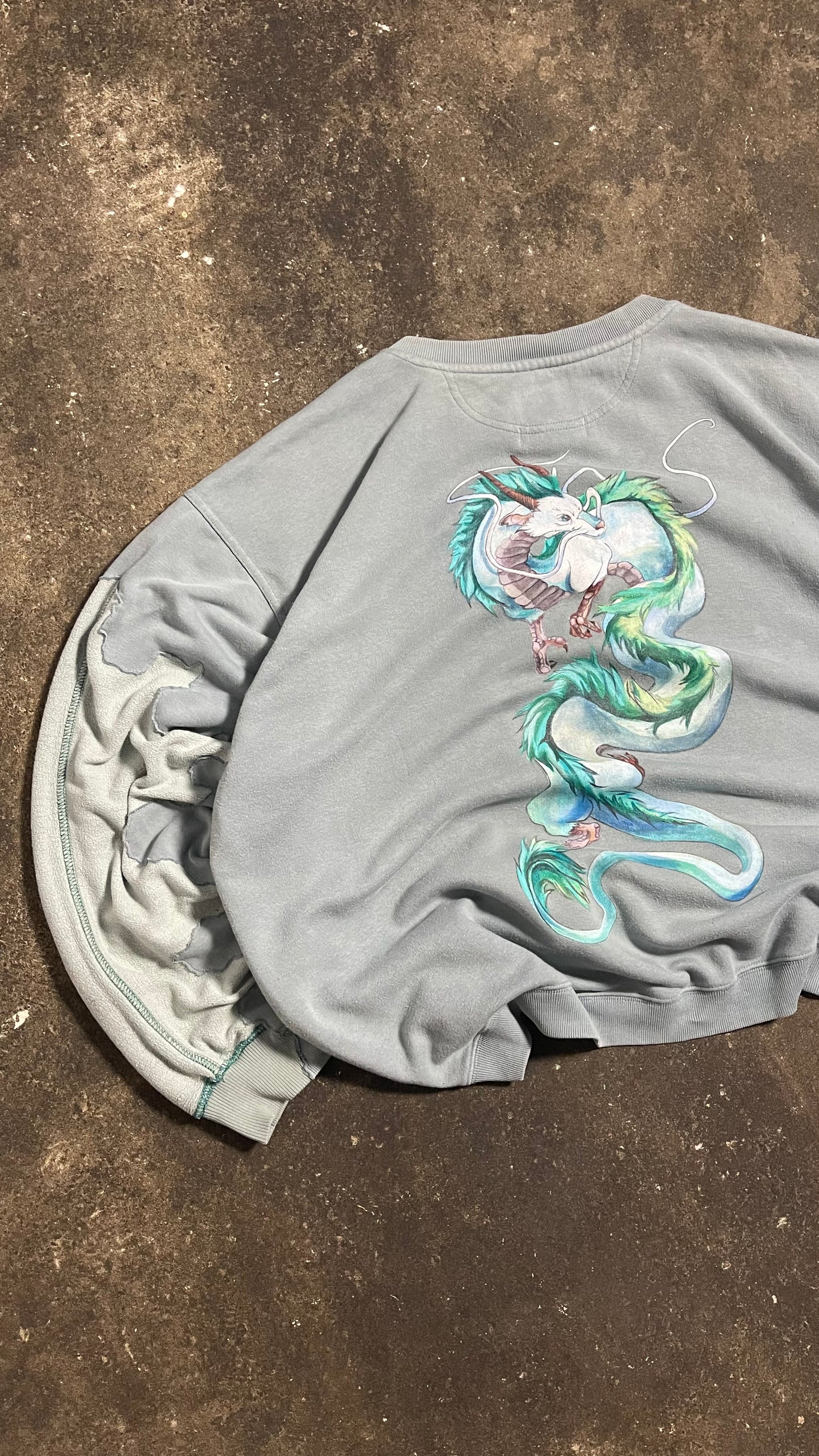 ART CONTROLS US X CAMPANULA CUSTOM VINTAGE 90´S UPCYCLED NIKE SPIRITED AWAY SWEATSHIRT